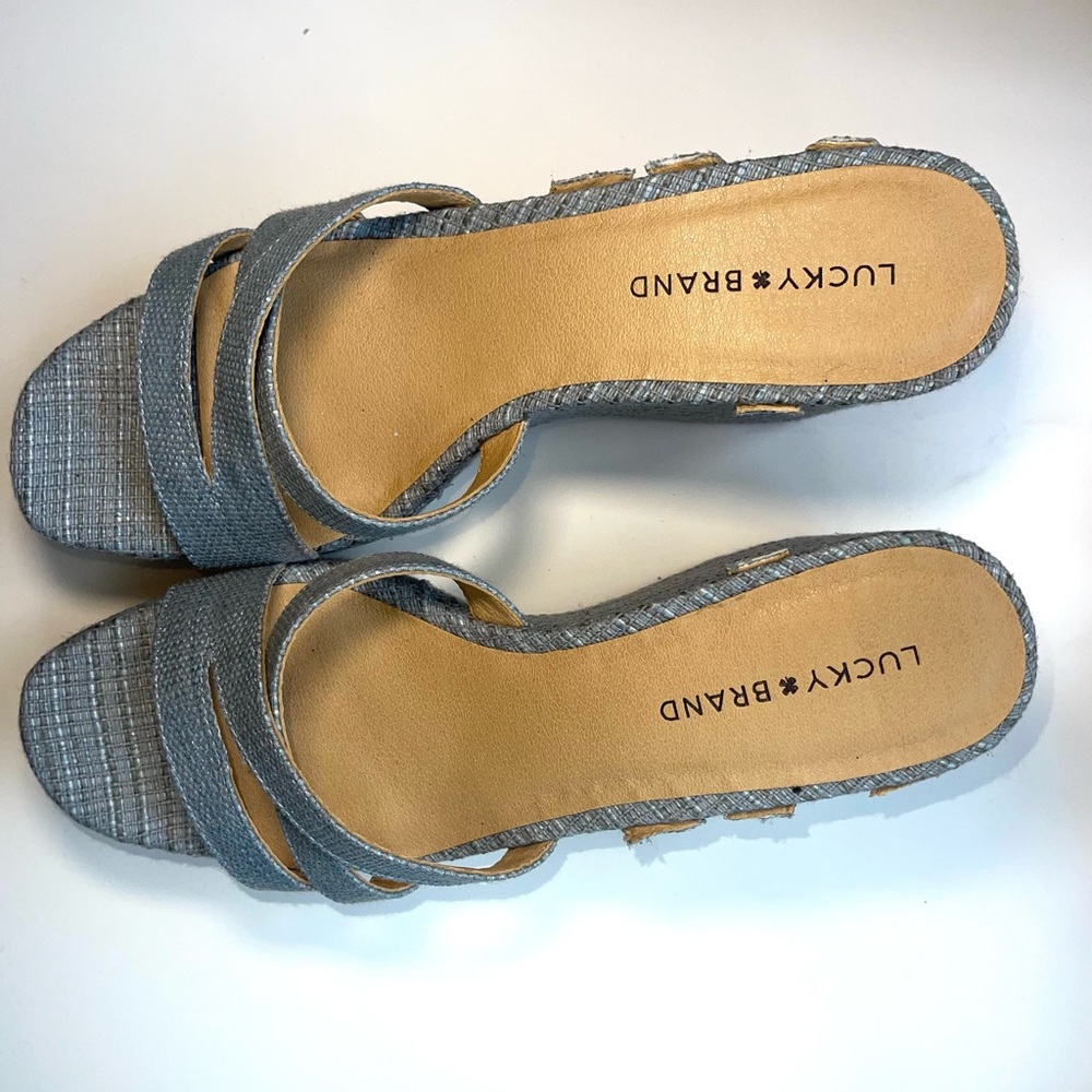 Sandals 🔥 2 for 40 🚨FLASH SALEEEE - Picture 3 of 3